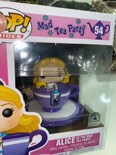 Funko pop Alice mad tea party 