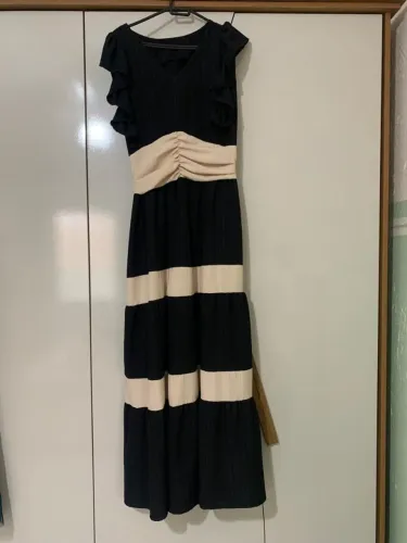 VESTIDO DRESS UNIVERSAL M usado uma SÓ vez.