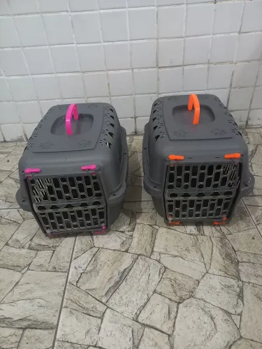 Vendo duas caixas de transportar pet por 200,00