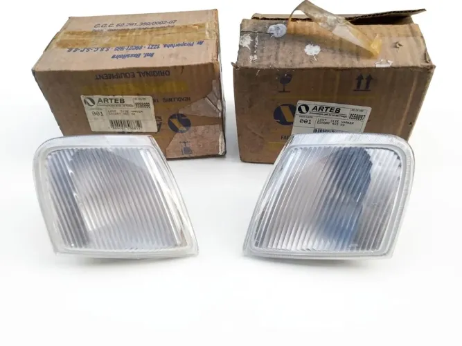 Par de pisca Escort xr3 europeu cristal novos