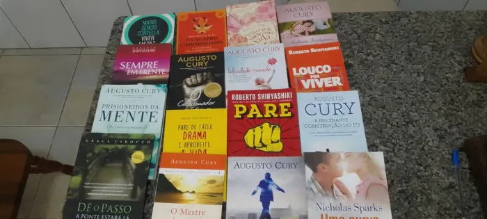 Vendo livros de auto ajuda em bom estado de conservação