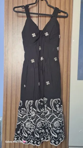 Vestido preto disponível, modelo soltinho, para qualquer ocasião