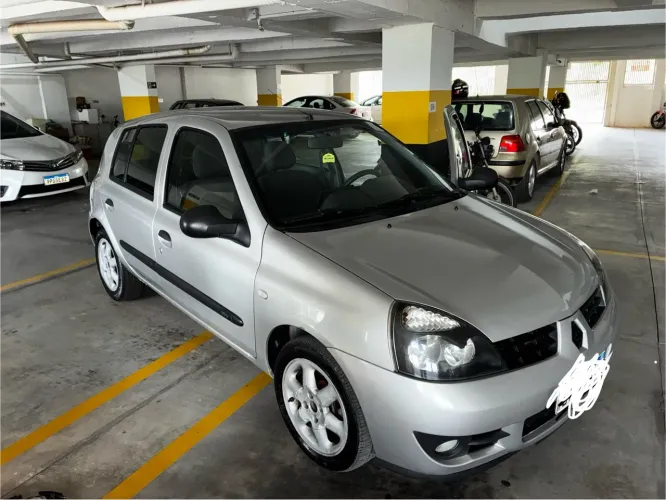 Renault Clio Hi-flex 1.0 16V 5P 2011