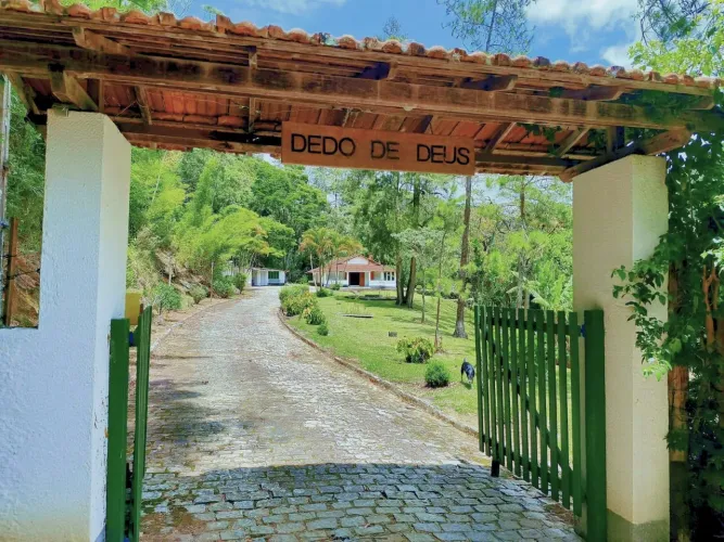 Sitio com localização privilegiada!!