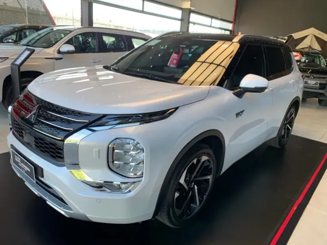 Mitsubishi Outlander Signature 2.4 4X4 AUT (híb) 2026