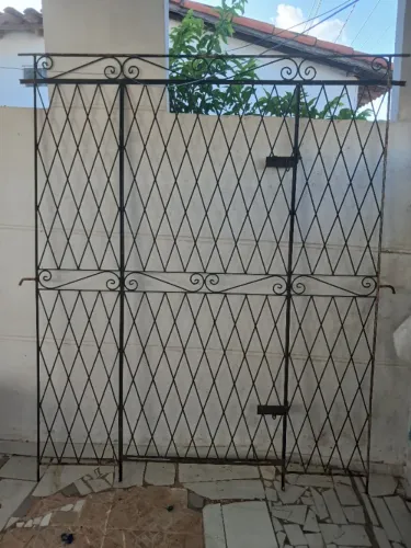 Portão grande pra vender logo