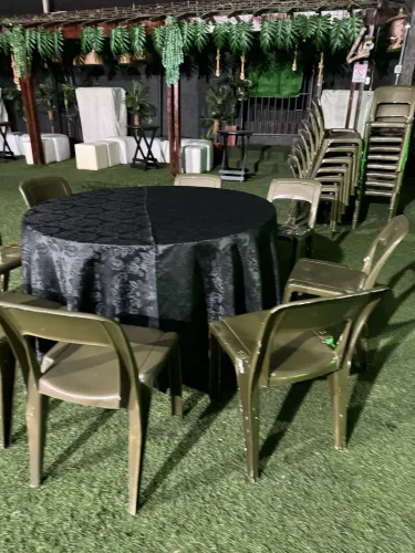 Mesa em MDF 20mm com fórmica branca e cavalete(mesa aparador)