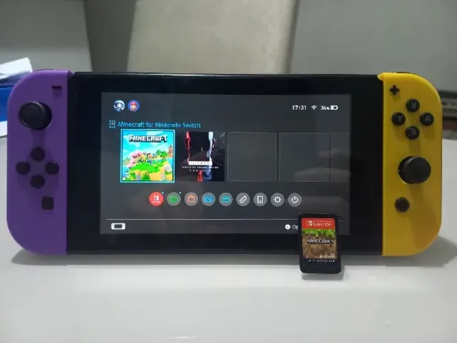 Nintendo Switch V1 + Joy-Cons + Minecraft Original