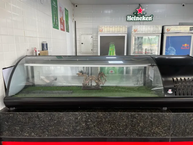 Vitrine refrigerada sushi