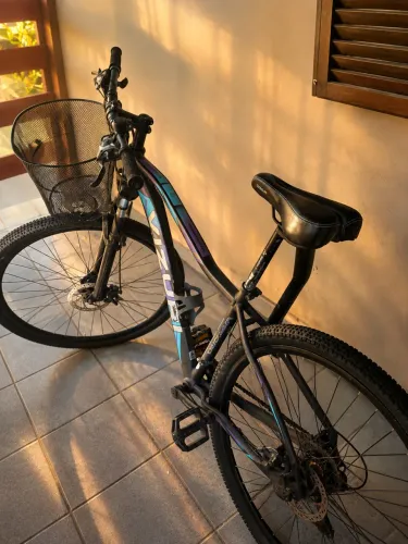 Bicicleta aro 29 com cestinha + trava de segurança + sino