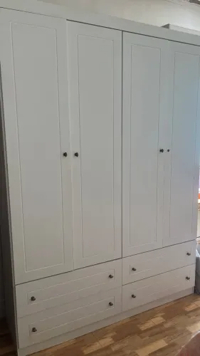 Guarda-roupa Henn 4 portas e 4 gavetas - 100% MDF