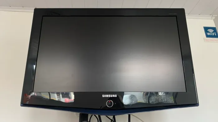 Tv Samsung 32 polegadas NÃO É SMART funciona perfeitamente.