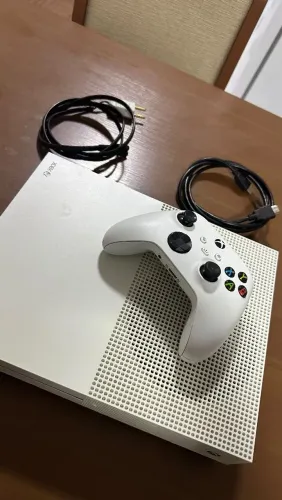 Xbox One S semi novo!
