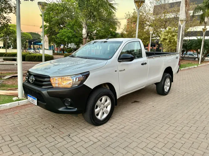 Toyota Hilux CS 4X4 2.8 TDI Diesel Mec. 2024
