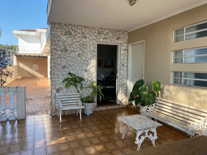 Casa ampla no bairro Higienópolis podendo ser residencial ou comercial.