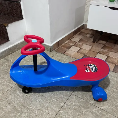 Carrinho triciclo infantil rolimã led