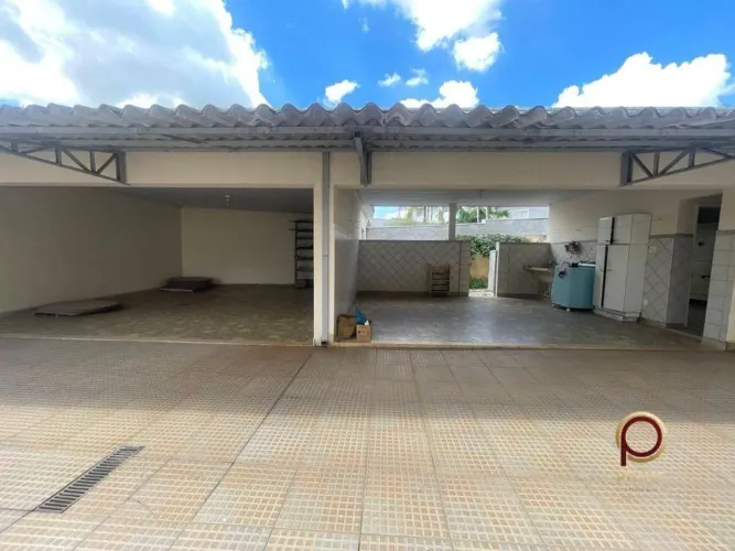 Casa comercial com barração para locação, no centro de Sorocaba.