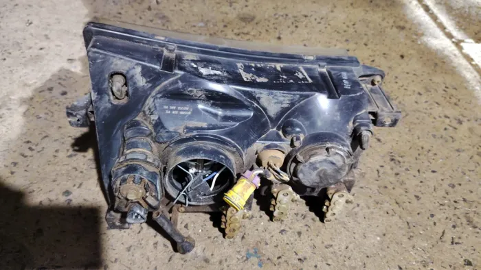 Farol iveco vertis esquerdo 