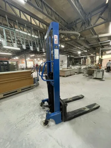 Empilhadeira Hidráulica Manual Bremen 1.500kg - Elevação 1,6m | Excelente Estado