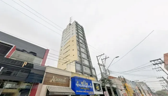 Centro- Sala de  27 m2, toalete, sem garagem, ao lado do Mercado Municipal