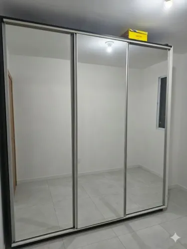 Preço pra desapegar! Guarda-Roupa 3 Portas de Correr c/ Espelho