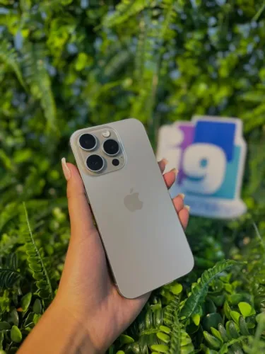 15 pro Natural Titanium 256GB 87% saúde da bateria Possui marcas de uso Tela trocada