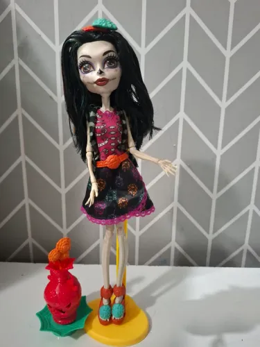 Boneca Monster High Skelita Calaveras (Art Class)