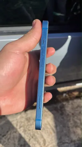 Vendo iPhone 13 azul normal