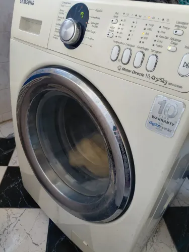 Máquina Lava e Seca frontal da marca Samsung