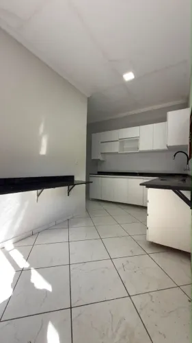ALUGA-SE CASA COM 3 QUARTOS E ENERGIA SOLAR NO DOM JAIME CÂMARA