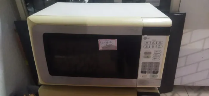 Vendo microondas branco Consul facilite 20 litros perfeito!!!