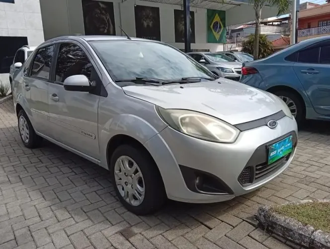 Ford Fiesta 1.6 16V Flex Aut. 5P 2014