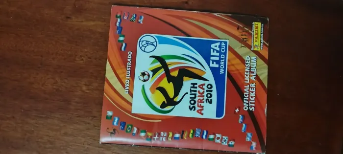 Álbum de figurinha da copa do mundo de 2010 completo em ótimo estado