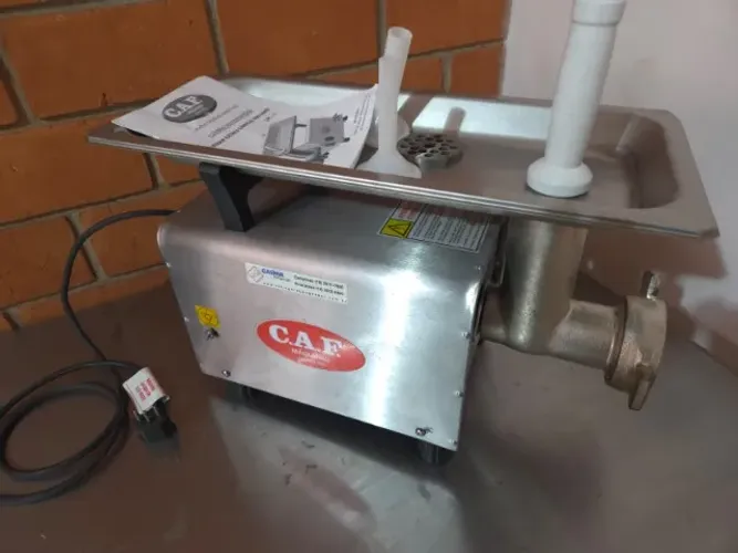 Moedor De Carne Elétrica Caf 8 De 127/220v Aço Inox Bivolt