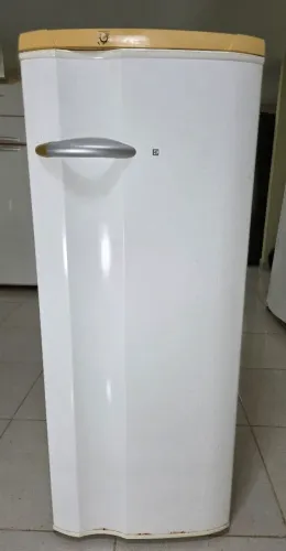 Geladeira Electrolux 239L