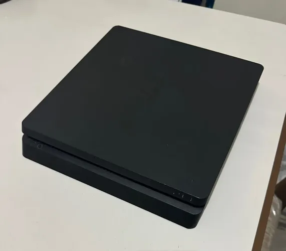 Vendo PS4 + 2 controles