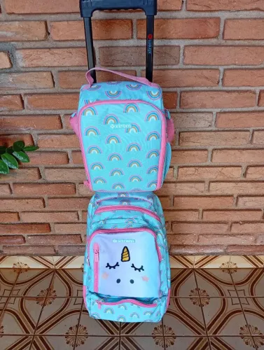 Mochila de Rodinhas + Lancheira