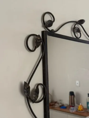 VENDO ESPELHO COM MOLDURA DE FERRO FUNDIDO