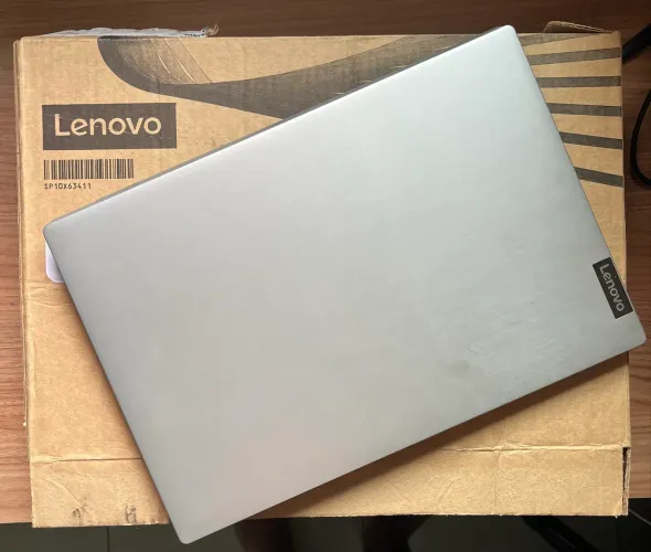 Notebook Lenovo Ryzen 5 12GB RAM 256SSD
