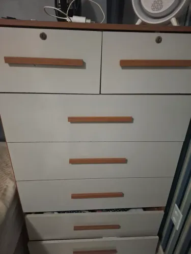 PRA SAIR HOJE COMODA DE QUARTO COM 5 GAVETAS E 2 COM CHAVE