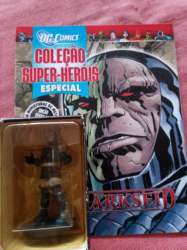 Boneco Darkseid eaglemoss