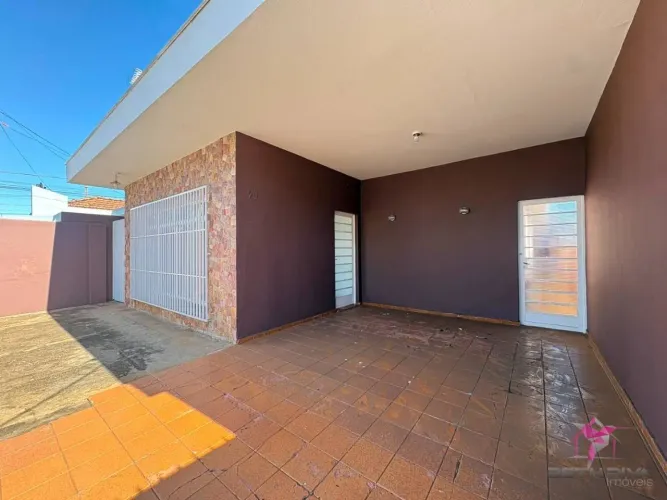 Casa no Centro de Leme/SP 3 Dormitórios | Ideal para Moradia ou Comércio