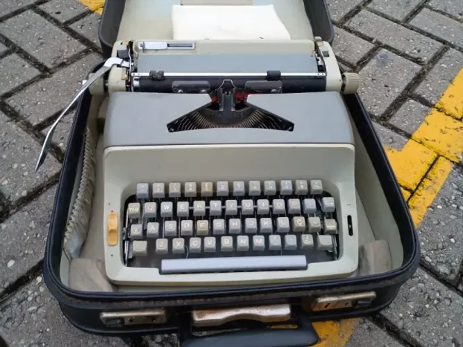 Máquina de escrever antiga