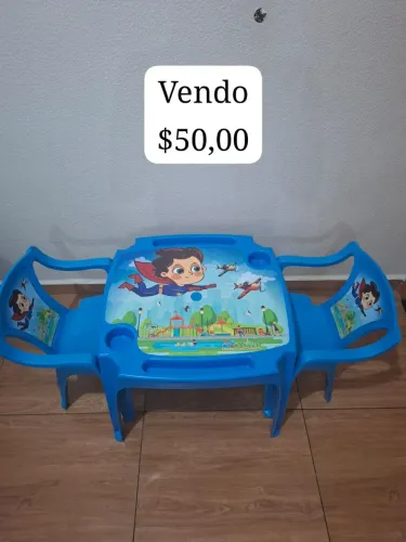 Mesa infantil com 2 cadeiras
