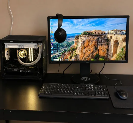 Pc Gamer + Monitor 144hz + mesa
