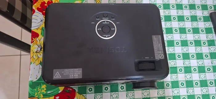 projetor Toshiba DLP em otimo estado vai com bolsa original cabos e manual