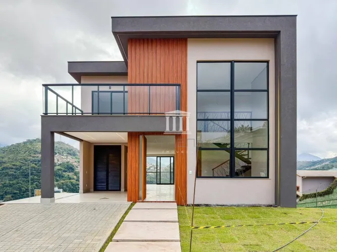 Casa com 4 dormitórios à venda, 220 m² por R$ 1.990.000,00 - Várzea - Teresópolis/RJ