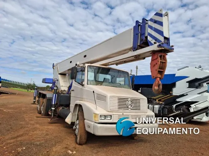Caminhão Mercedes-Benz 1618 Guindaste bantam de 25ton.