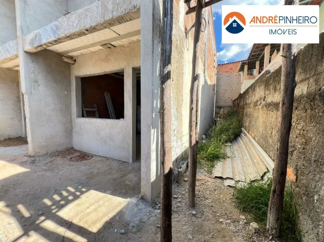 Casa à Venda 2 Quartos com 2 Suítes e Varanda Jardim Guanabara