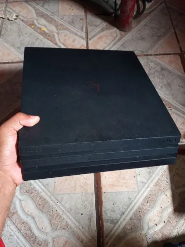 Vendo um play 4 funcionando perfeitamente nunca foi aberto não aceito troca e nem oferta 
